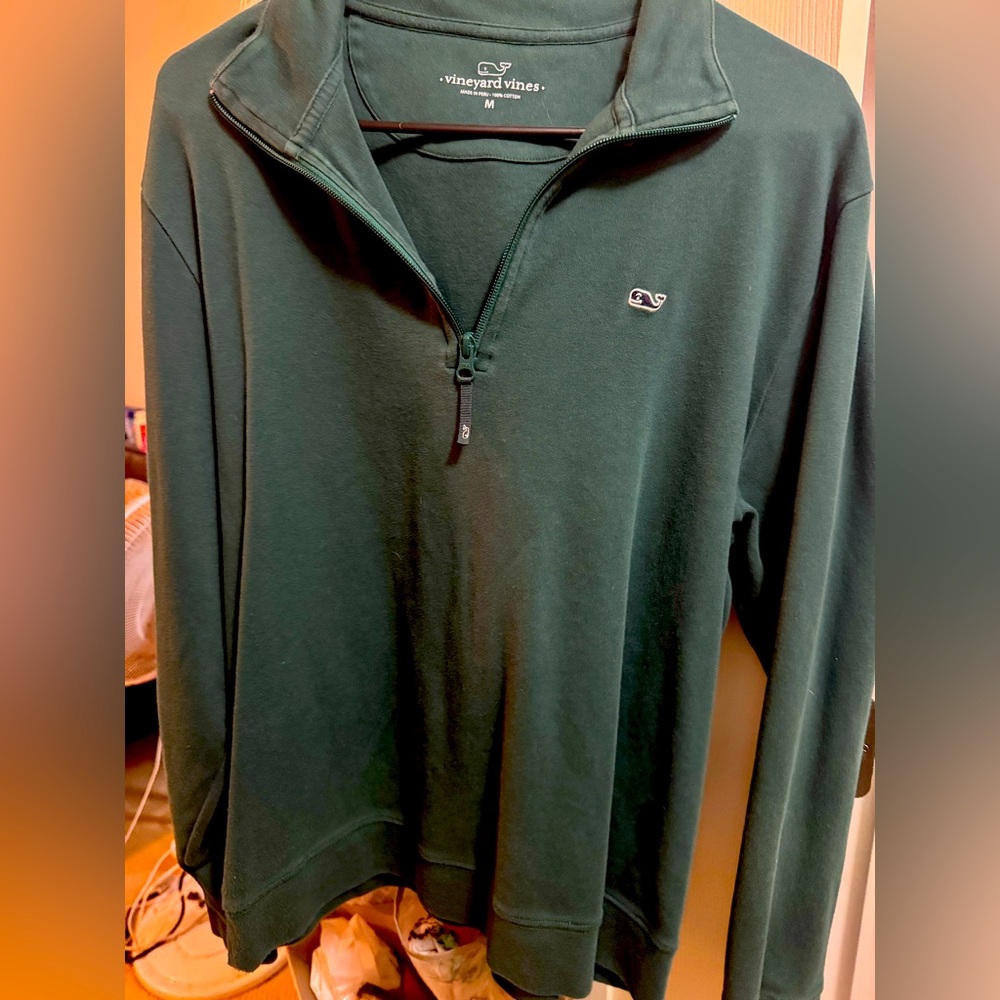 Vineyard Vines men’s pullover hunter green medium like new.